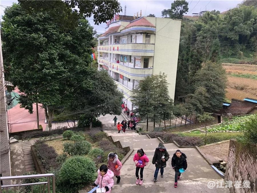 聚焦庆祝改革开放40周年看江津骆来山学校巨变