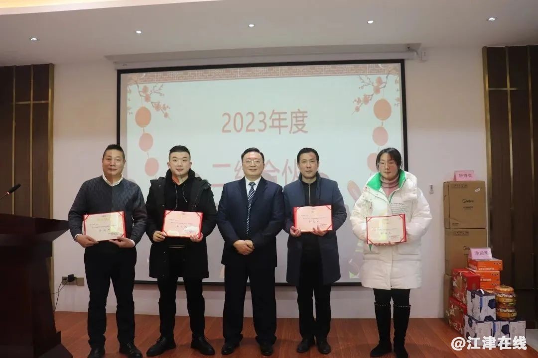 dbe460b5c17b7031e3a9565c4e59cb84.jpg