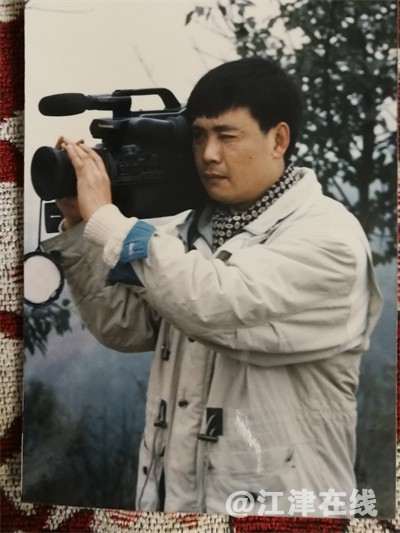 ４从事新闻工作的父亲.jpg