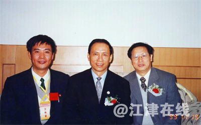 ９父亲与刘志忠滕久明合影.png