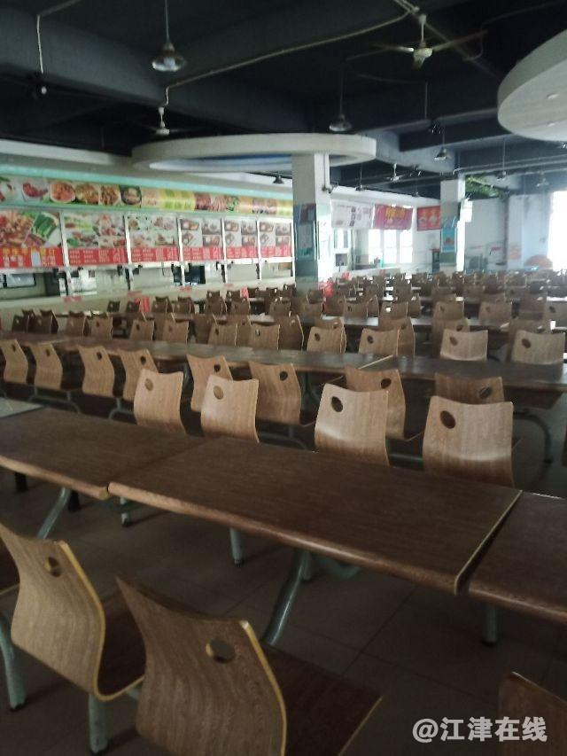 重庆电讯职业学院食堂档口急转,年租金9万,不提点,不压钱,自己微信