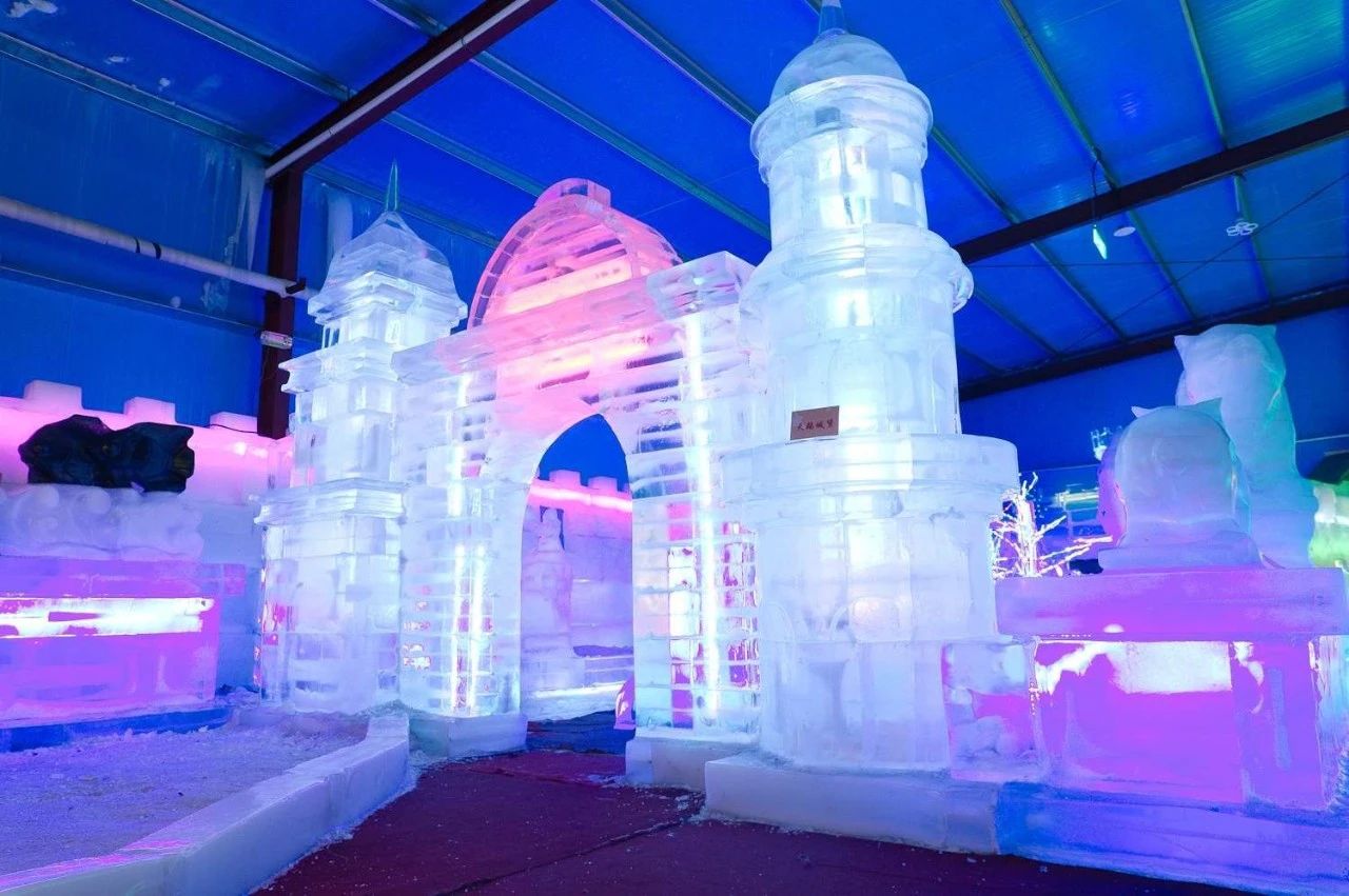 【携程攻略】北京龙庆峡景点,龙庆峡冰灯艺术展已经成为北京冬季旅游的传统项目。冰灯展位于两山之…